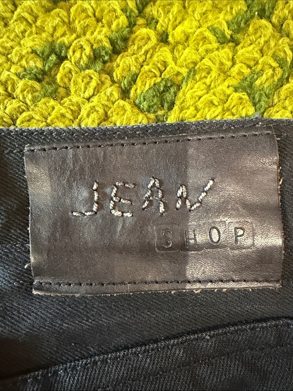 Classic Women's Straight-Leg Jeans in Black - Picture 4 of 6